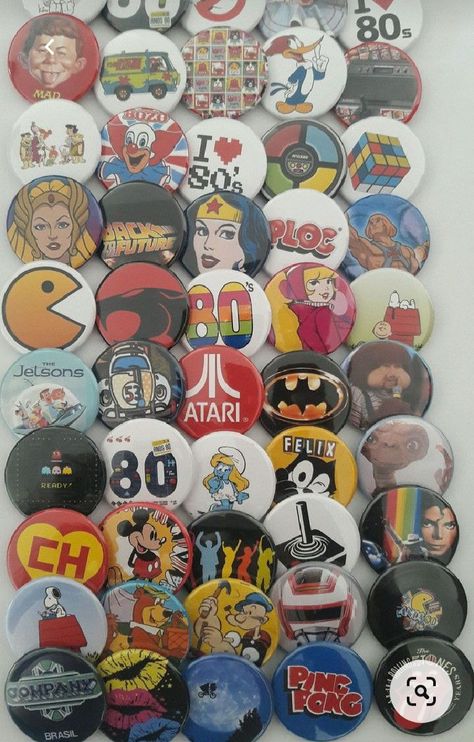 Backpack With Pins, Badge Maker, Bag Pins, Backpack Decoration, Diy Crafts To Do, Cool Pins, Badge Design, Button Badge, Metal Pins