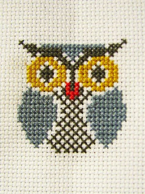 Pixel Art Noel, Cross Stitch Owl, Owl Cross Stitch, Animal Cross Stitch Patterns, Pola Kristik, Cross Stitch Bookmarks, Cross Stitch Bird, Mini Cross Stitch, Cross Stitch Cards