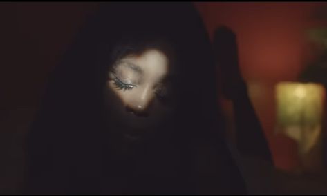 Extract from SZA’s Drew Barrymore clip #sza #szaaesthetic #szadrewbarrymore #szaclip #ctrlsza Sza Drew Barrymore Aesthetic, Sza Drew Barrymore, Sza Ctrl, Face References, Black Flame, Face Reference, Drew Barrymore, Album Covers, Queen