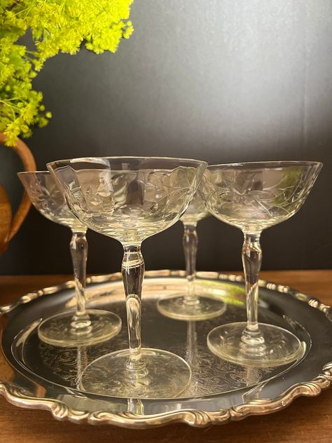 1920 Champagne Glasses, Vintage Coupe Champagne Glasses, Vintage Champagne Coupe, Vintage Coupe Glasses, Thrifted Glassware, Decanter Display, Thrifting Inspiration, Display Photography, Vintage Champagne Glasses