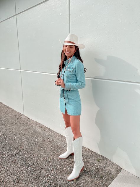 Rodeo Outfit Ideas, Cowboy Hat Outfit, Outfit Ideas Western, Rodeo Outfit, Outfit Western, Nashville Outfit, Hat Outfit, Nashville Outfits, Rodeo Outfits