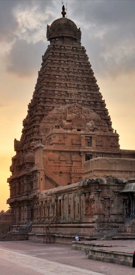 Thanjai Periya Kovil, Thanjai Periya Kovil Wallpaper, Chola Temples, Hindu Architecture, Temple India, Indian Temple Architecture, Temple Photography, Temple Architecture, Indian Temple