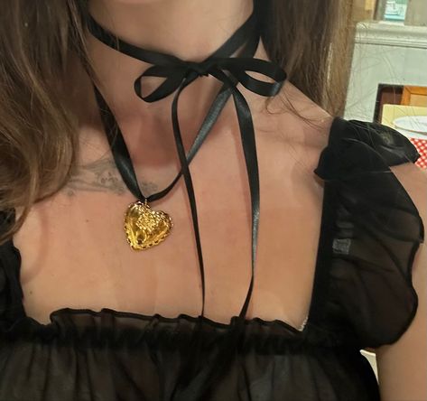 How To Make A Ribbon Bow, Thigh Belt, Ribbon Heart, Movie Inspired Outfits, Necklace Outfit, Ribbon Necklace, Movies Outfit, Bow Necklace, Black Ribbon