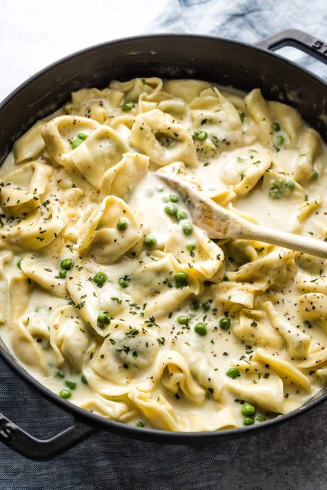 Recipes With Alfredo, Alfredo With Peas, Alfredo With Sausage, Easy Tortellini, Tortellini Alfredo, Creamy Tortellini, Sausage Tortellini, Fettuccine Alfredo Recipes, Tortellini Recipes