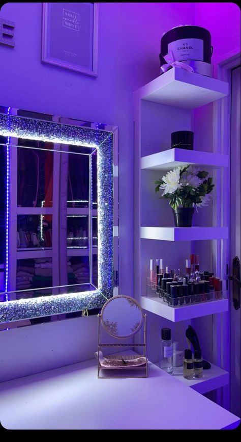 Room Baddie, Bedroom Baddie, Wallpaper Baddie, 2000 Aesthetic, Baddie Wallpaper, Baddie Apartment, Baddie Apartment Ideas, Purple Room Decor, Beauty Room Vanity