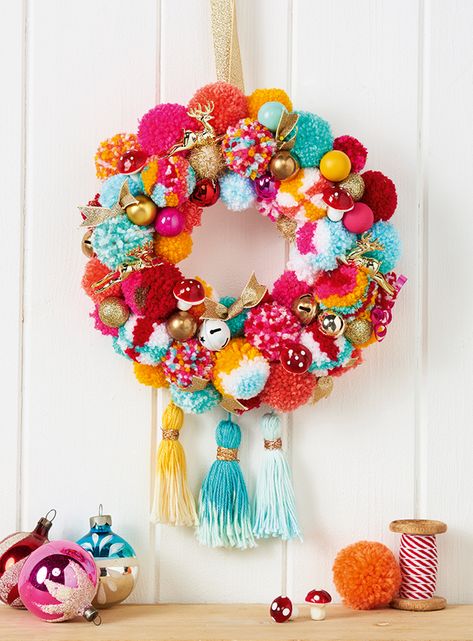 Yellow Goth, Eye Sculpture, Christmas Decor Diy Ideas, Chic Christmas Decor, Pom Wreath, Rainbow Garland, Garland Nursery, Crafts For Teens To Make, Pom Pom Wreath