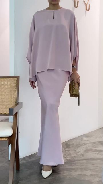 PiecesByRaeesa on Instagram: "Nalia Short Set A refreshed take on the traditional style that is as functional as it is stylish. The loose-cut top flows seamlessly as you move to give the effortless dreamy look. This Nalia Short Set in a timeless lilac is a wardrobe staple that will never go out of style. Now available for pre-order.💜" Lilac Baju Kurung, Baju Kurung Moden Style, Luxury Abaya, Modest Long Dresses, Kurung Modern, Baju Kurung Moden, Kurung Moden, Cut Top, Refashion Clothes