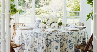 Chinoiserie Dining Room, Kitchen Decor Modern, Hamptons House, Home Decor Paintings, Cheap Decor, Vineyard Wedding, Blue Decor, Diy Table, Small Decor