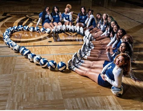 Volleyball Team Pics Picture Ideas, Volleyball Team Picture Ideas, Volleyball Photoshoot Ideas Team, Volleyball Pictures Team, Team Photoshoot Ideas Sports, Senior Cheer Pictures Cheerleading Poses Basketball, Volleyball Team Photoshoot Ideas, Volleyball Group Pictures Poses, Volleyball Yearbook Page Ideas