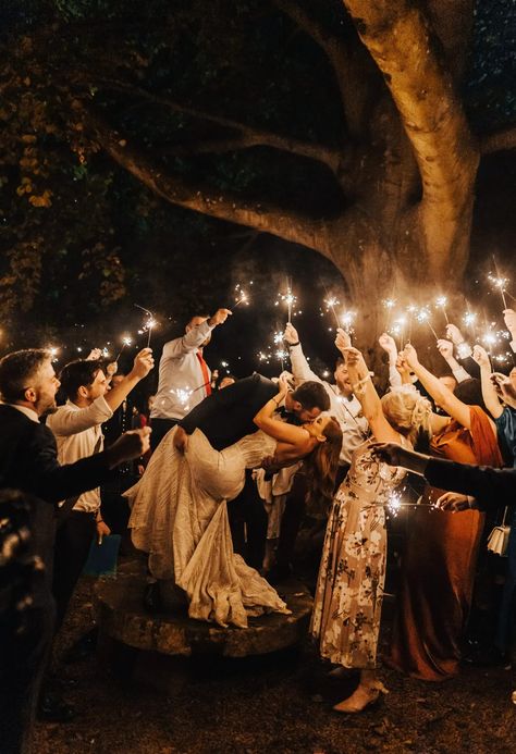 Wedding sparkler photo, top tips for nailing sparklers on the wedding day Wedding Dance Sparklers, Sparkler Photoshoot, Nightime Wedding, Sparkler Photos, Presley Wedding, Wedding Sparkler Exit, Engagement Vibes, Wedding Sparklers Photos, Photos At Night