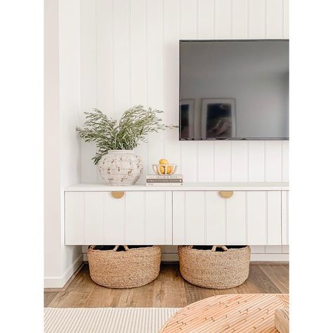 Ikea Tv Wall Unit, Ikea Tv Unit, Lounge Room Styling, Living Room Wall Units, Ikea Living Room, Diy Ikea, Tv Wall Unit, Home Design Living Room, Living Room Inspo