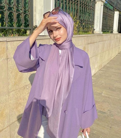 Purple Outfits Hijab, Purple Hijab Outfit, Elegant Muslim Outfits, Purple Hijab, Stile Hijab, Modern Hijab Fashion, Hijab Trends, Muslim Fashion Hijab Outfits, Muslim Outfits Casual