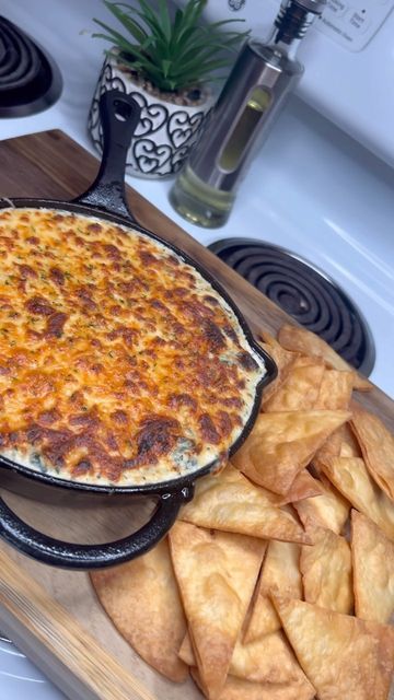 Aaliyah Richmond❤️ on Instagram: "✨Spinach dip🔥🔥 I used the black pepper Parmesan ranch packet instead of the original kind and it was a hit! Would have used more spinach but I made dinner with some of it the night before😂😂" Long Horn Spinach Dip Recipe, Longhorn Steakhouse Spinach Dip, Parmesan Crusted Spinach Dip Longhorn, Copycat Longhorn Spinach Dip, Longhorns Spinach Dip, Longhorn Steakhouse Parmesan Crusted Spinach Dip, Longhorn Spinach Artichoke Dip, Longhorn Parmesan Crusted Spinach Dip, Longhorn Spinach Dip Recipe