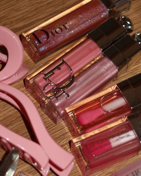 🩷🎀 @diorbeauty #dior #diormakeup #diorbeauty #diorlipstick #diorlipglow #diorlipglowoil #diorlipgloss #diorlipmaximizer #diorlip #lipgloss #lipoil #liptint Lipgloss Aesthetic Wallpaper, Dior Lipgloss Aesthetic, Lipgloss Aesthetic, Aesthetic Dior, Dior Lipgloss, Dior Addict Lip Glow, Dior Lip Glow, Dior Lipstick, Dior Makeup