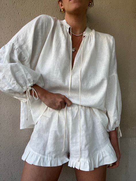 RÓURI OFFICAL – Rouri Linen Outfit, Summer Set, Ruffle Shorts, Short Suit, Outfit Casual, Casual Look, Lantern Sleeves, Womens Fashion Casual, Look Fashion