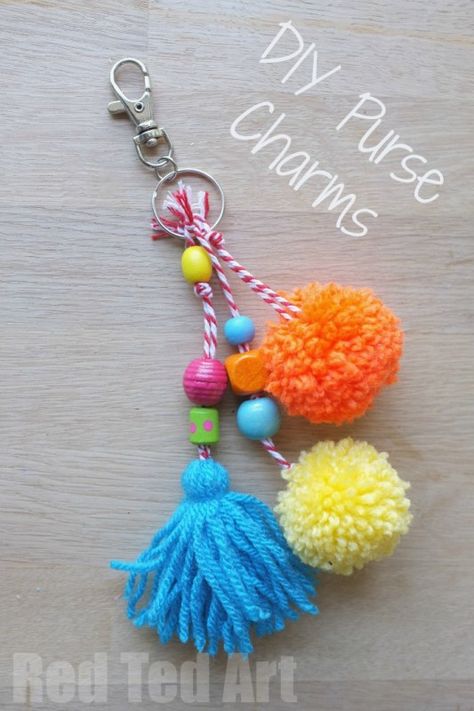 Purse Charms Diy, Colorful Purse, Ideas To Sell, Diy Projects To Make And Sell, Penanda Buku, Pom Pom Crafts, Diy Purse, Crafts To Make And Sell, Mason Jar Diy