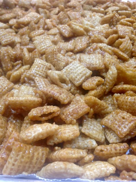 Christmas Carmel Chex Mix Recipes, Carmel Chex Mix Recipes, Carmel Snacks, Caramel Chex Mix Recipes, Rice Chex Recipes, Caramel Chex Mix, Caramel Chex, Chex Mix Recipes Sweet, Chex Recipes