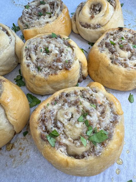 Savory Breakfast Rolls Savory Rolls Recipe, Savory Breakfast Rolls, Savory Cinnamon Rolls, Cook Like A Mother, Homemade Breakfast Ideas, Pastry Savory, Stuffed Rolls, Savory Rolls, Breakfast Recipes Kids