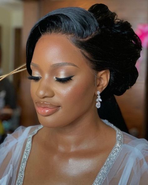 Simple Makeup For Bride, Wedding Makeup For Bride Natural, Light Make Up Looks Natural Makeup, Simple Bride Makeup, Black Bride Makeup Wedding, Light Make Up, Black Brides Hairstyles, Brides Hairstyles, Black Bridal Makeup