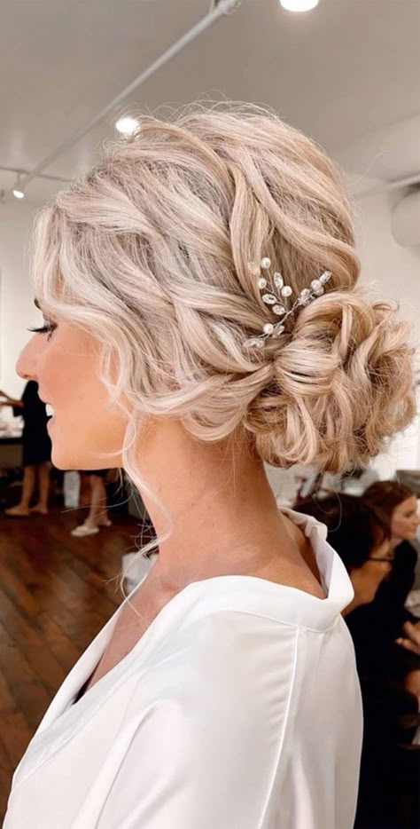 Simple Wedding Updos For Long Hair, Short Blonde Wedding Hair, Blonde Bride Hair, Blonde Bridal Updo, Wedding Chignon, 2023 Brides, Blonde Bridal Hair, Wedding Hairstyles 2023, Textured Updo