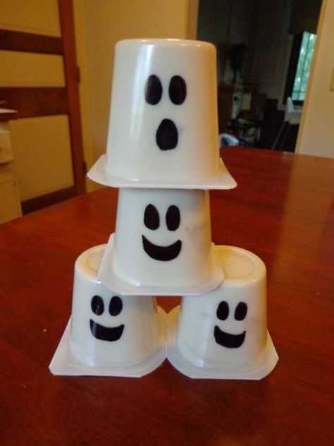 Friends Ghost, Friends Activities, Ghost Craft, Halloween Lunch Box, Ghost Friends, Halloween 1st Birthdays, Halloween School Treats, Halloween Class Party, Treats For Kids