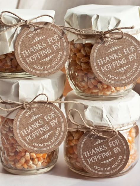 edible wedding favors with popcorn Popcorn Favors, Inexpensive Wedding Favors, Wedding Favors And Gifts, Boda Diy, Cheap Favors, Wedding On A Budget, Edible Wedding Favors, Inexpensive Wedding, Wedding Favors Cheap