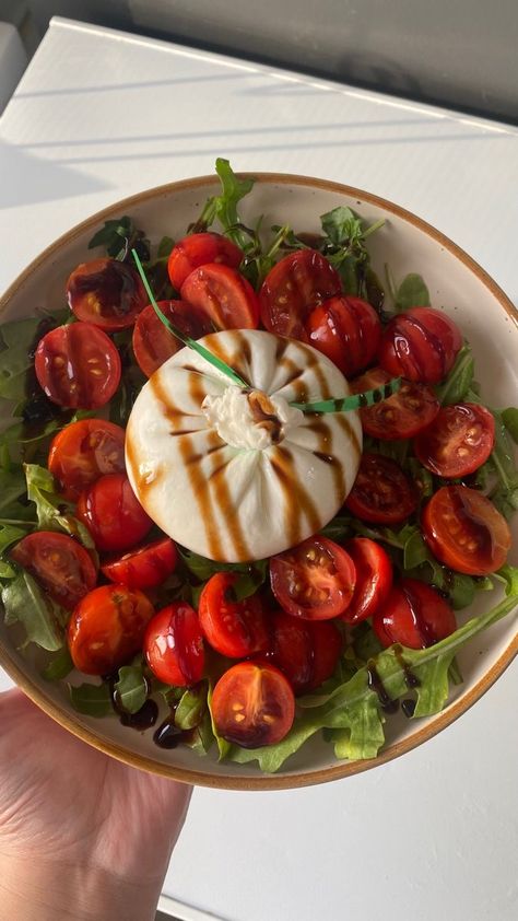 Burrata Tomato, Daily Workouts, Food Babe, Healthy Food Dishes, Custom Keto Diet, Healthy Food Motivation, Healthy Lifestyle Food, Idee Pasto Sano, Food Is Fuel