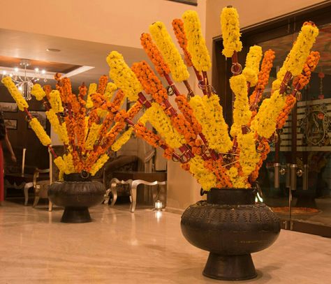 Indian Wedding Mehndi, Haldi Ceremony Decorations, Wedding Hall Decorations, Flower Garland Wedding, Housewarming Decorations, Wedding Entrance Decor, Diy Diwali Decorations, Marriage Decoration, Desi Wedding Decor