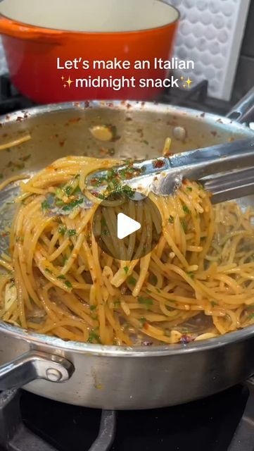 Italians Are Everywhere ™ on Instagram: "Italian midnight snack 🍝😅🇮🇹 
Via @heresyourbite

#Italian #Italians #italianamerican #growingupitalian #GUI #Funny #Italiancomedy #italiansareeverywhere #italianfood #pasta #spaghetti" Late Night Snack Recipes, Late Night Snacks Easy, Aglio E Olio Recipe, Pasta Aglio E Olio, Late Night Dinner, Aglio E Olio, Mediterranean Diet Plan, Olive Oil Garlic, Midnight Snack