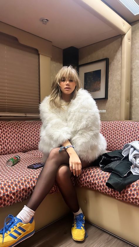 Artist Outfit Aesthetic, 70s Outfits, Suki Waterhouse, Artist Outfit, Concert Fits, April 12, Celebrity Look, Fall Wardrobe, Outfits Aesthetic