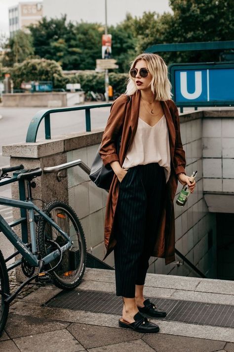 Calça cropped+mules lofters.Despojado e comfy Looks Street Style, Cute Summer Outfits, Athletic Fashion, Hippie Chic, Looks Style, Mode Inspiration, Outfit Casual, Hippie Style, Outfits Casuales