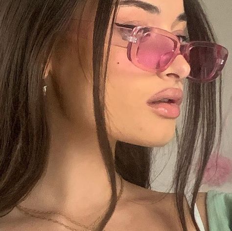 Pink Sunglasses Aesthetic, Yasmin Bratz Aesthetic, Yasmin Bratz, Aesthetic Sunglasses, Bratz Aesthetic, Sunglasses Aesthetic, Clubbing Aesthetic, Malibu Barbie, Stylish Glasses