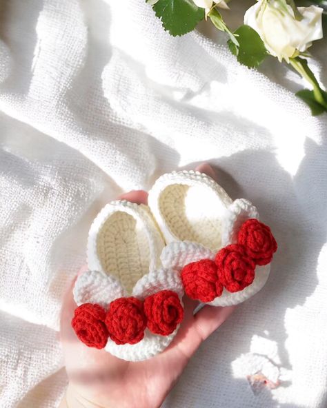 Here you go😎 our very cute baby booties. It is compatible with 0-6 months. I accept wholesale orders. And we have shipping opportunities all over the world. #babyshower #babybootiescrochet #babygirl #babybooties #babybootiescrochet #crochetbabyshoes #crochetbabyclothes #babybootieshandmade #babybootiesforsale Baby Shoe Crochet, Flower Garden Ideas Landscaping, Crochet Baby Costumes, Knitting Board, 100 Crochet Stitches, Karbala Pictures, Child Dress, Baby Dress Design