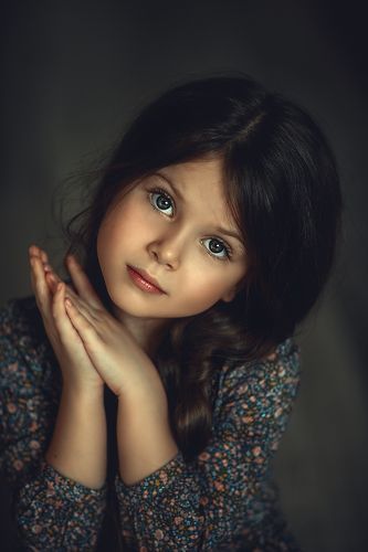 Photographer professional Ирина Ганич (Iren Ganich). From country Russia. City Донецк. Child Model Photo Shoot, Kid Portrait Photoshoot, Kid Poses For Photoshoot, Patriots Painting, Poses For Kids Photoshoot, Kids Photoshoot Poses, Kids Portrait Ideas, Kid Photoshoot Ideas, Child Photography Ideas