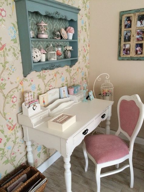 Vintage Study Table, Beautiful Study Table, Desk Vanity Combo, Study Table Ideas, Fresh Home Decor, Home Decor Idea, Cozy Room Decor, Minimalist Room, Pretty Room