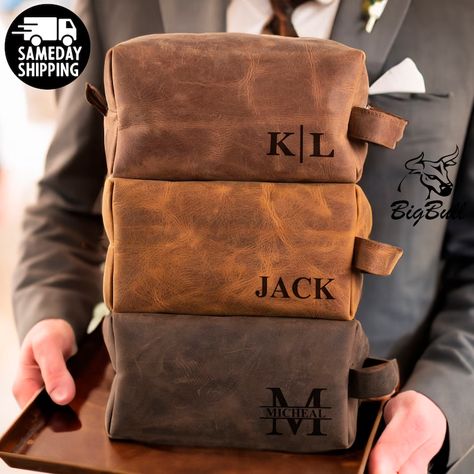 Groomsmen Gifts Groomsmen Proposal Custom Wedding Gifts - Etsy Poland Groomsman Proposal Box, Groomsmen Gift Bags, Groomsmen Proposal Gifts, Groomsmen Gift Set, Leather Dopp Kit, Wedding Gifts For Groomsmen, Leather Toiletry Bag, Groomsmen Proposal, Wedding Groomsmen