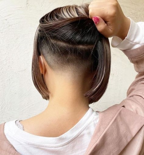 Undercut Bob for Thick Hair Shaved Bob, Undercut Hairstyles Women, Undercut Bob, Undercut Long Hair, Undercut Styles, Nape Undercut, Shaved Undercut, Undercut Women, Bob Hairstyles For Thick