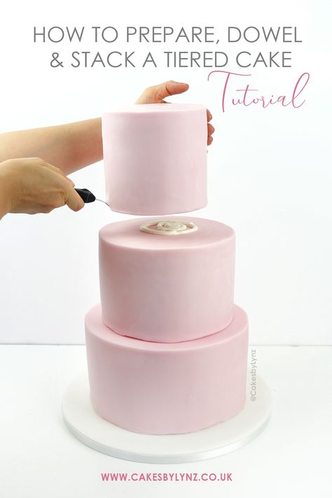 How to prepare, Dowel and stack a tiered cake or wedding cake Stacking Wedding Cake Layers, Tiered Cakes Wedding, Tiered Cake Support, How To Make A Stacked Cake, Tiered Cake Sizes, Two Tier Cake Sizes, How To Make A 3 Tiered Cake, Wedding Cake Tiers Sizes, Making A Tiered Cake