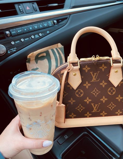 Dream Bag, Cozy Coffee, Luxe Style, Pink Life, Girly Bags, Dark Feminine Aesthetic, Luxury Lifestyle Dreams, Luxury Aesthetic, Fancy Bags