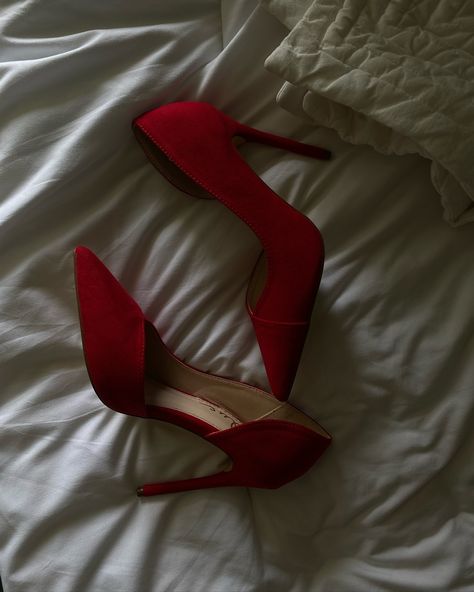 Inspo for red aesthetic, red stilettos, red heels, that girl, wealthy girl Red Heels Aesthetic, Red Stiletto Heels, Heels Aesthetic, Red Stilettos, Heels Red, Aesthetic Red, Red Heels, Making Waves, Red Aesthetic