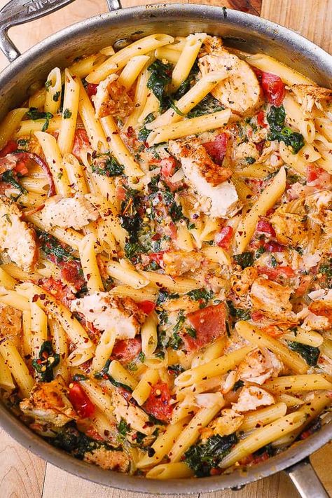 Chicken And Bacon Pasta, Creamy Tuscan Chicken Pasta, Popular Pasta Recipes, Bacon Pasta Recipes, Creamy Tuscan Chicken, Chicken Bacon Pasta, Pasta With Spinach, Pasta With Chicken, Tuscan Chicken Pasta