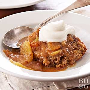 Pudding cake is like having two desserts in one! Serve warm, and top with a scoop of cinnamon ice-cream if you like. Caramel Apple Pudding, Apple Pudding Cake, Bread Pudding Recipes, Best Bread Pudding, Caramel Apple Desserts, Apple Pudding, Apple Dump Cake, Caramel Apple Cookies, Caramel Apple Dump Cake