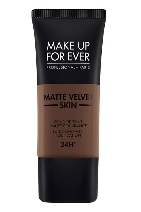 Here's exactly how you should apply your foundation, according to our beauty director and two professional makeup artists. Velvet Skin, Waterproof Foundation, Full Coverage Foundation, Make Up For Ever, Professional Makeup Artist, Foundation Brush, Diy Kits Gift, Makeup Foundation, Skin Care Acne