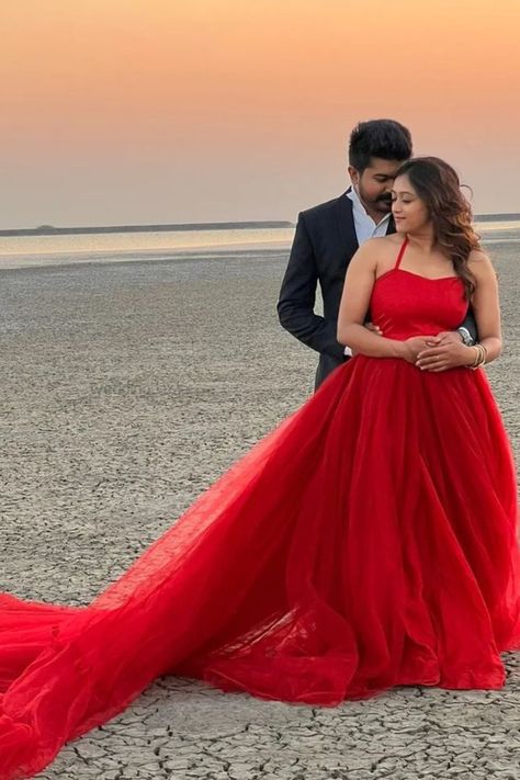 Presenting you pre-wedding shoot gowns designs & places where you can rent them. #weddingbazaar #indianwedding #preweddingshootgownideas #preweddingshootgownindian #preweddingshootgownbeach #preweddingshootgownlong #preweddingshootgowntrail #preweddingshootgowntale #preweddingshootgownwhite #preweddingshootgownred Pre Wedding Shoot Ideas Lehenga, Pre Wedding Photoshoot Outdoor Gown, Tell Gown Pre Wedding, Poses For Pre Wedding Shoot, Pre Photo Shoot Ideas, New Pre Wedding Shoot Ideas, Long Gown Pre Wedding Shoot, Pre Wedding Photo Shoot Ideas Couple, Couple Outfits For Pre Wedding Shoot