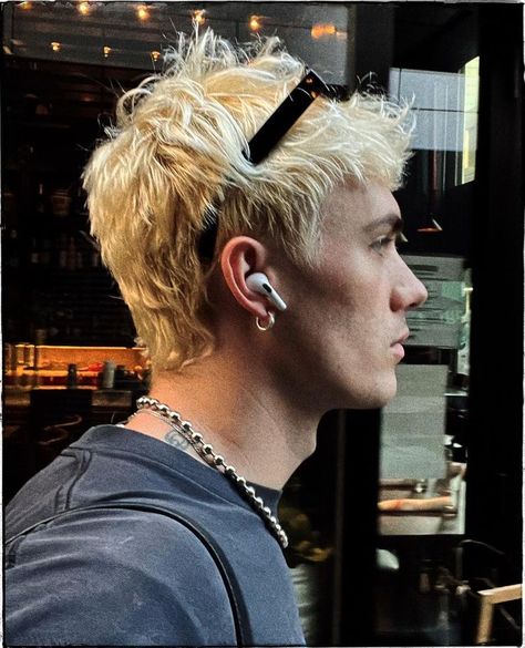 Evan Rosier, Bleached Hair Men, Men Blonde Hair, Buzz Cut Hairstyles, Mens Haircuts Short Hair, Men Haircut Curly Hair, Bleach Blonde Hair, Men Hair Color, Hair Inspiration Short