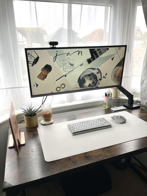 Desks Minimalist, Minimal Desk Setup, Minimal Workspace, White Desk Mat, Work Desk Decor, Minimal Desk, Study Desk Decor, Home Studio Setup, Aesthetic Desk