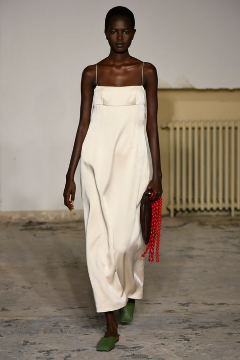 Carven Spring 2024, Resort Wear 2024 Trends, Cream Outfit, Color Blocking Outfits, Wedding Week, Modesty Fashion, Comfy Dresses, Feminine Outfit, Street Chic