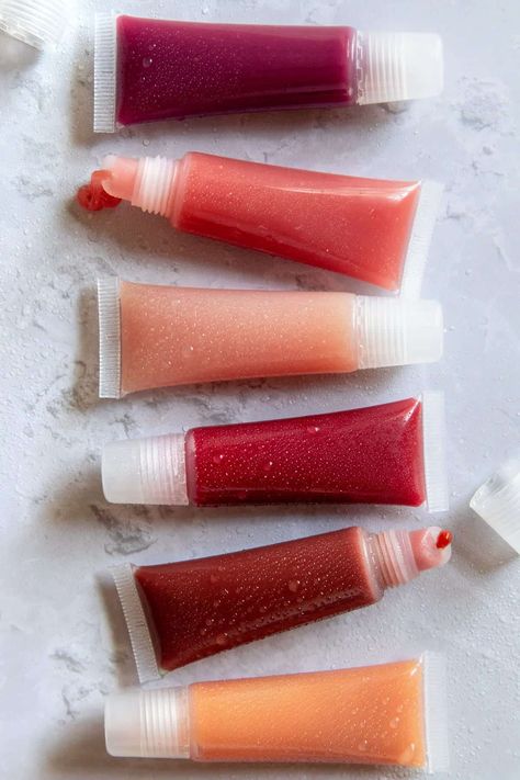 Essential Oil Lip Gloss, Diy Honey Lip Gloss, Homemade Lip Gloss Recipe Easy, Lip Gloss Diy Recipes Coconut Oil, Diy Tinted Lip Oil, Diy Tinted Lip Gloss, Diy Clear Lip Gloss Recipes, Diy Natural Lip Gloss, Natural Lip Gloss Recipe