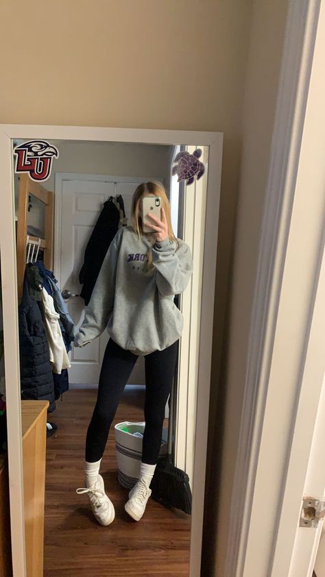 Outfit Ideas Not Revealing, High School Comfy Outfits, Outfit Ideas Winter School Leggings, Back To School Outfits With Leggings, Comfy Outfits For Studying, Picture Day Inspo School Outfits, Period Fits For School, Basic First Day Of School Outfit, Period School Outfits