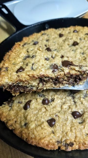 Oatmeal Skillet Cookie, Skillet Cookie For Two, Skillet Recipes Dessert, Chocolate Skillet Cake, Cast Iron Skillet Cookie, Oatmeal Chocolate Chip Skillet Cookie, Skillet Dessert, Skillet Cookie Recipe, Chocolate Chip Marshmallow Cookies